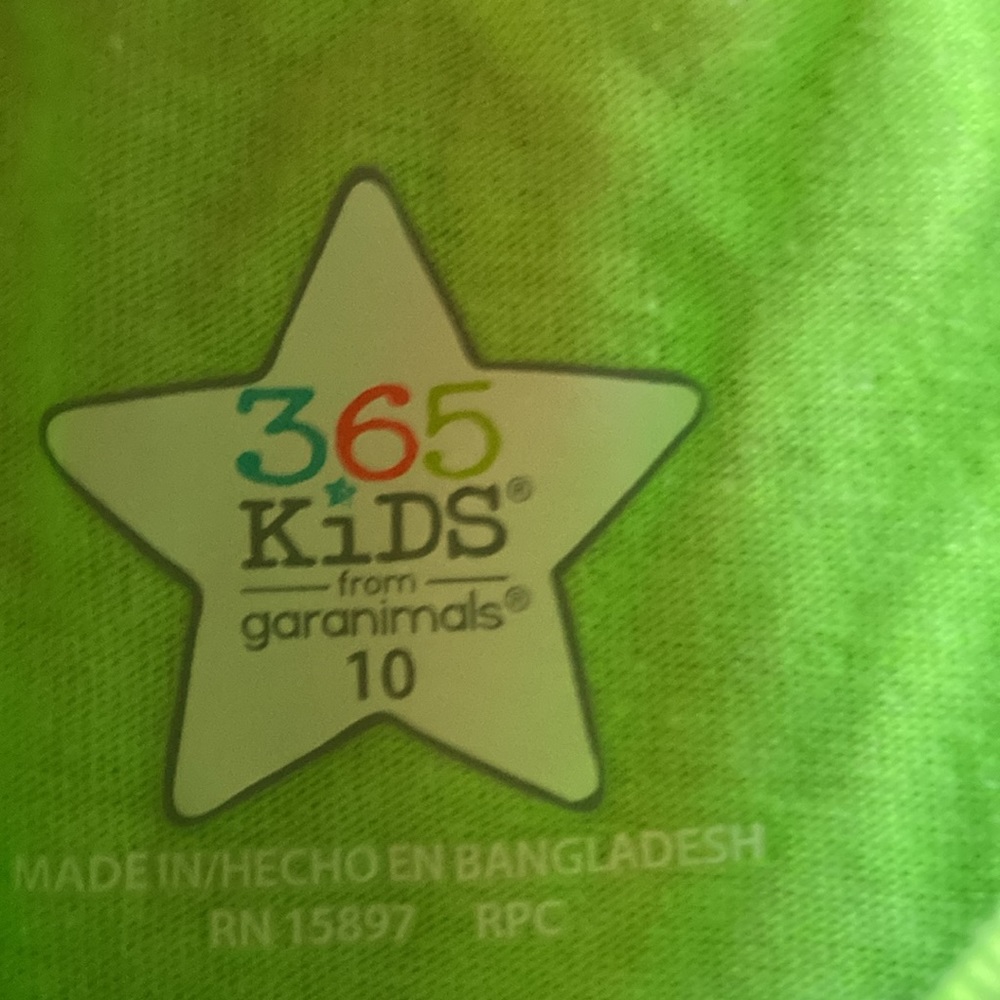 Three. T-shirts - Picture 8 of 9